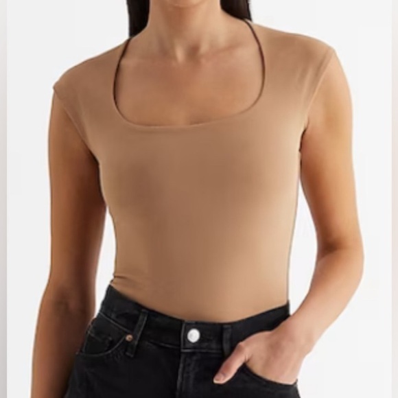 Express Tops - NEW - Express Body Contour High Compression Scoop Neck Cap Sleeve Bodysuit Pecan